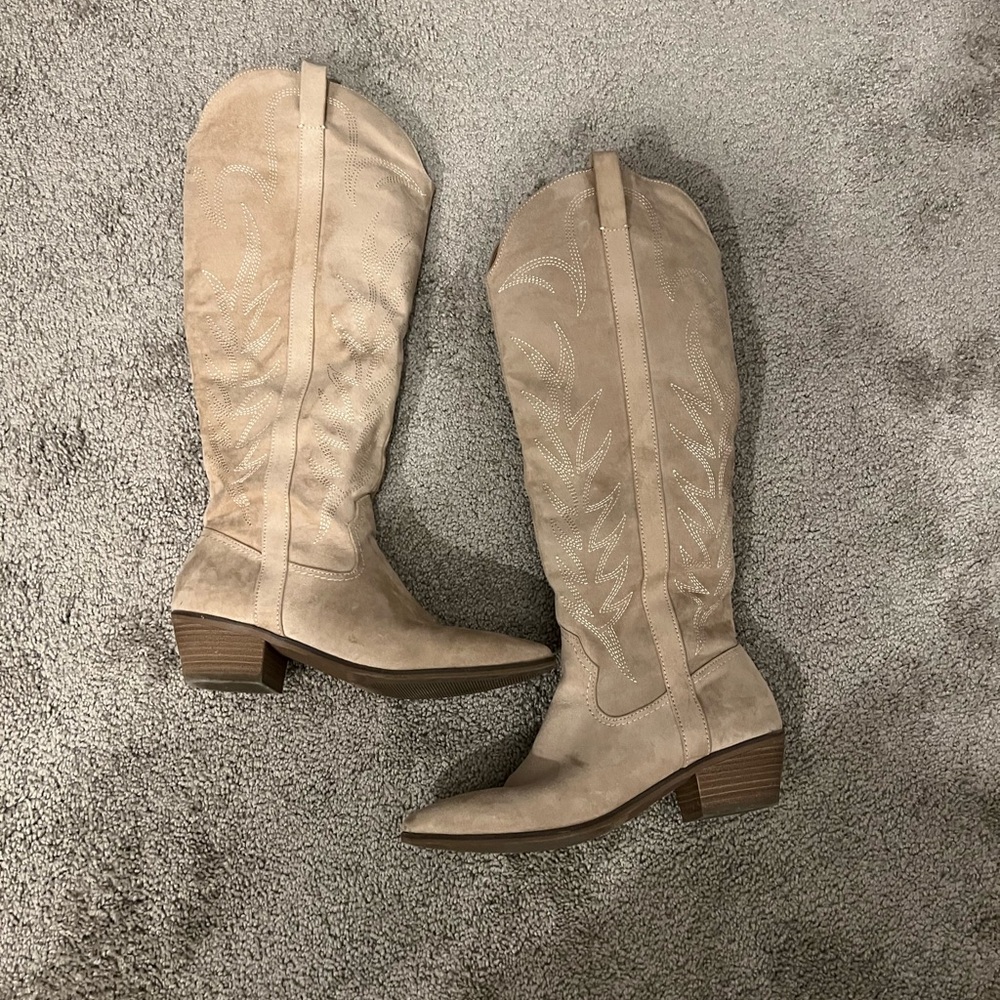 Stylish Tan Women's Western Boots